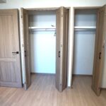 収納豊富なクローゼット(風呂)