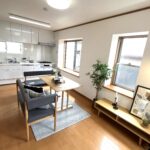 3面採光で明るい室内(居間)